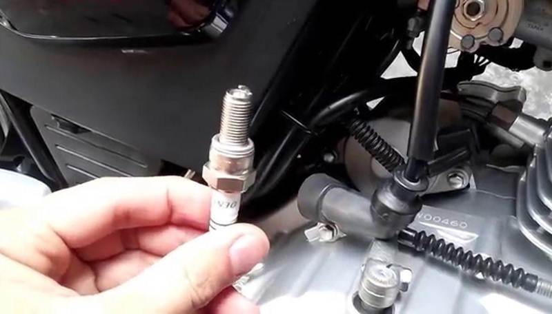 khong de duoc xe lead do bugi bi loi