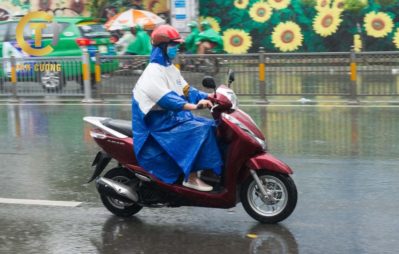 bảo vệ xe máy vào mùa mưa