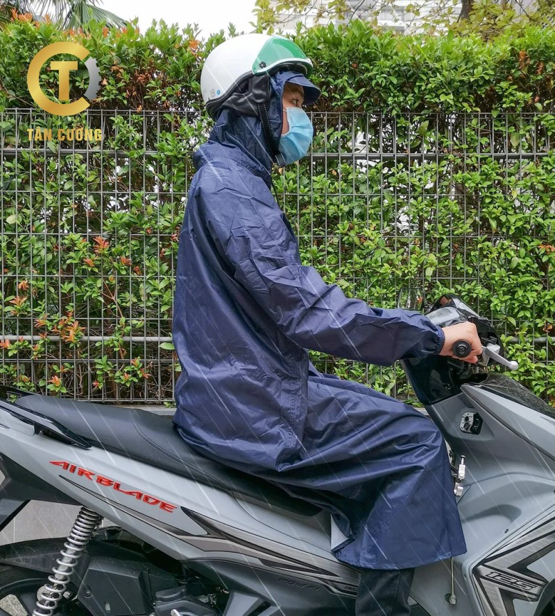 LƯU Ý MẶC ÁO MƯA KHI ĐI XE MÁY CẦN NHỚ LƯU Ý MẶC ÁO MƯA KHI ĐI XE MÁY CẦN NHỚ