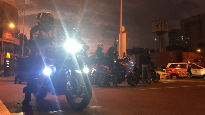 Kinh nghiệm chạy xe máy vào ban đêm để đảm bảo an toàn Kinh nghiệm chạy xe máy vào ban đêm để đảm bảo an toàn