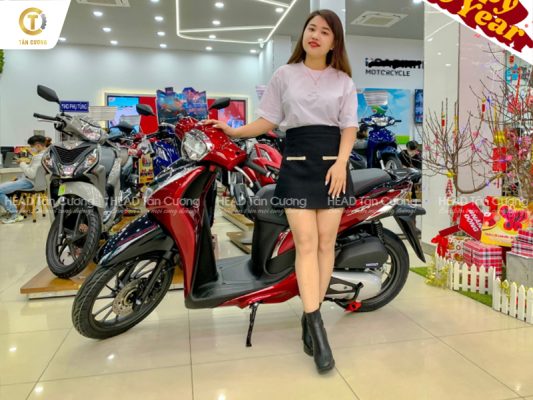 sh mode 2023 màu đỏ cùng người mẫu